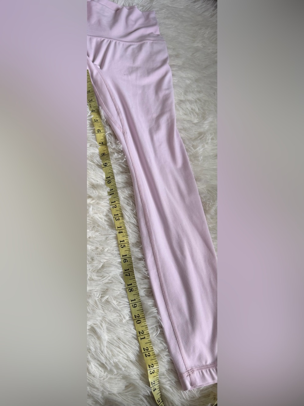 Aritzia Golden BUTTER Cheeky Hi-Rise Legging - Picture 3 of 7